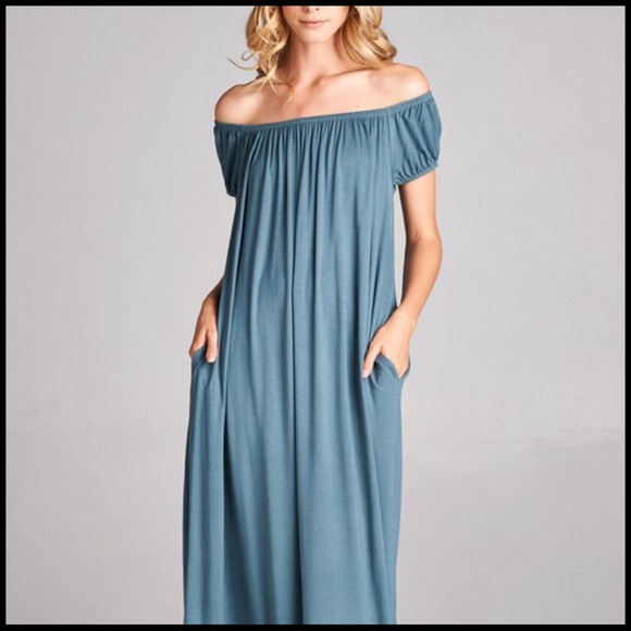 Off-the-Shoulder Comfort - Picture 4 of 8